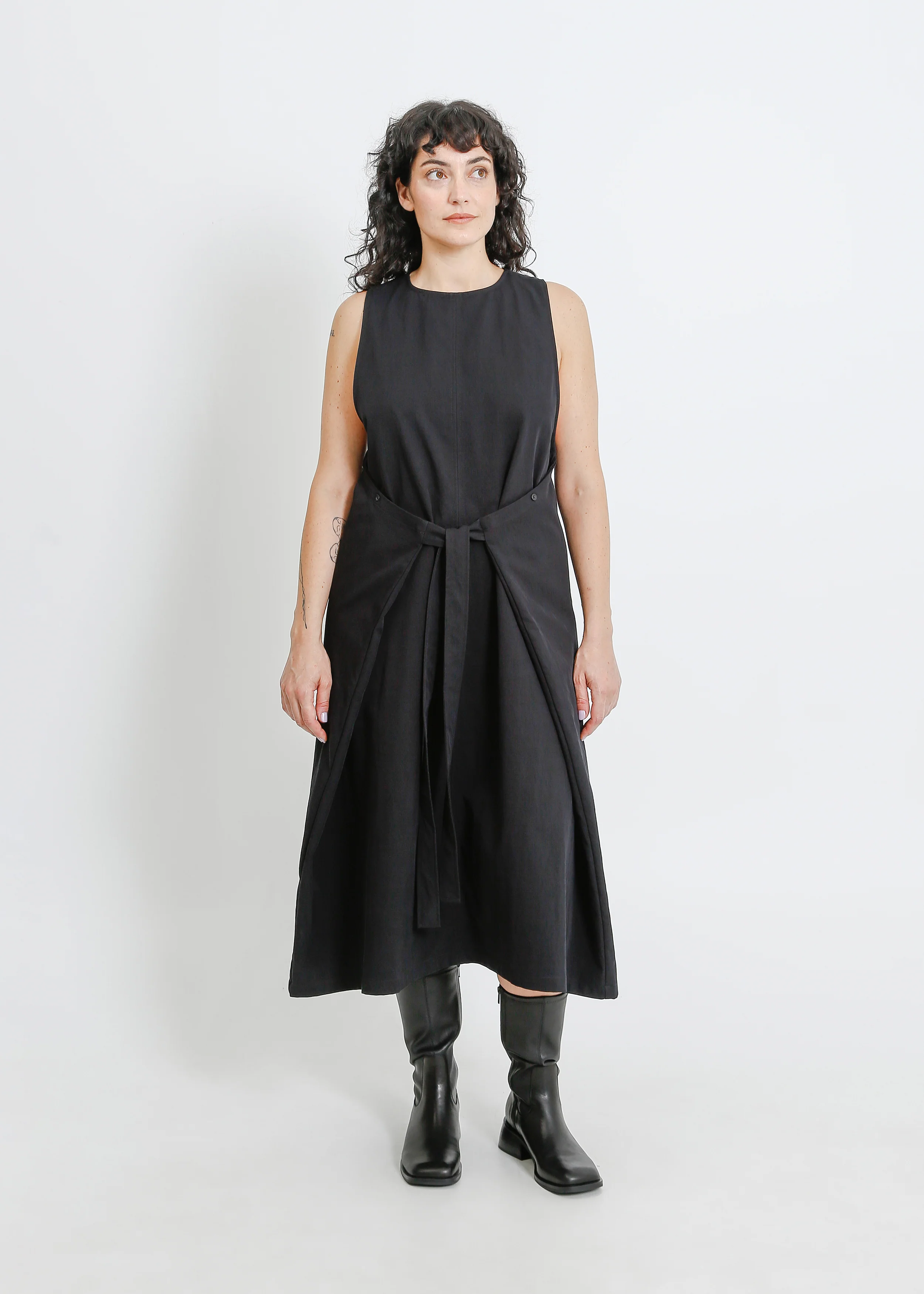 Archer Pinafore / Black - Image 10