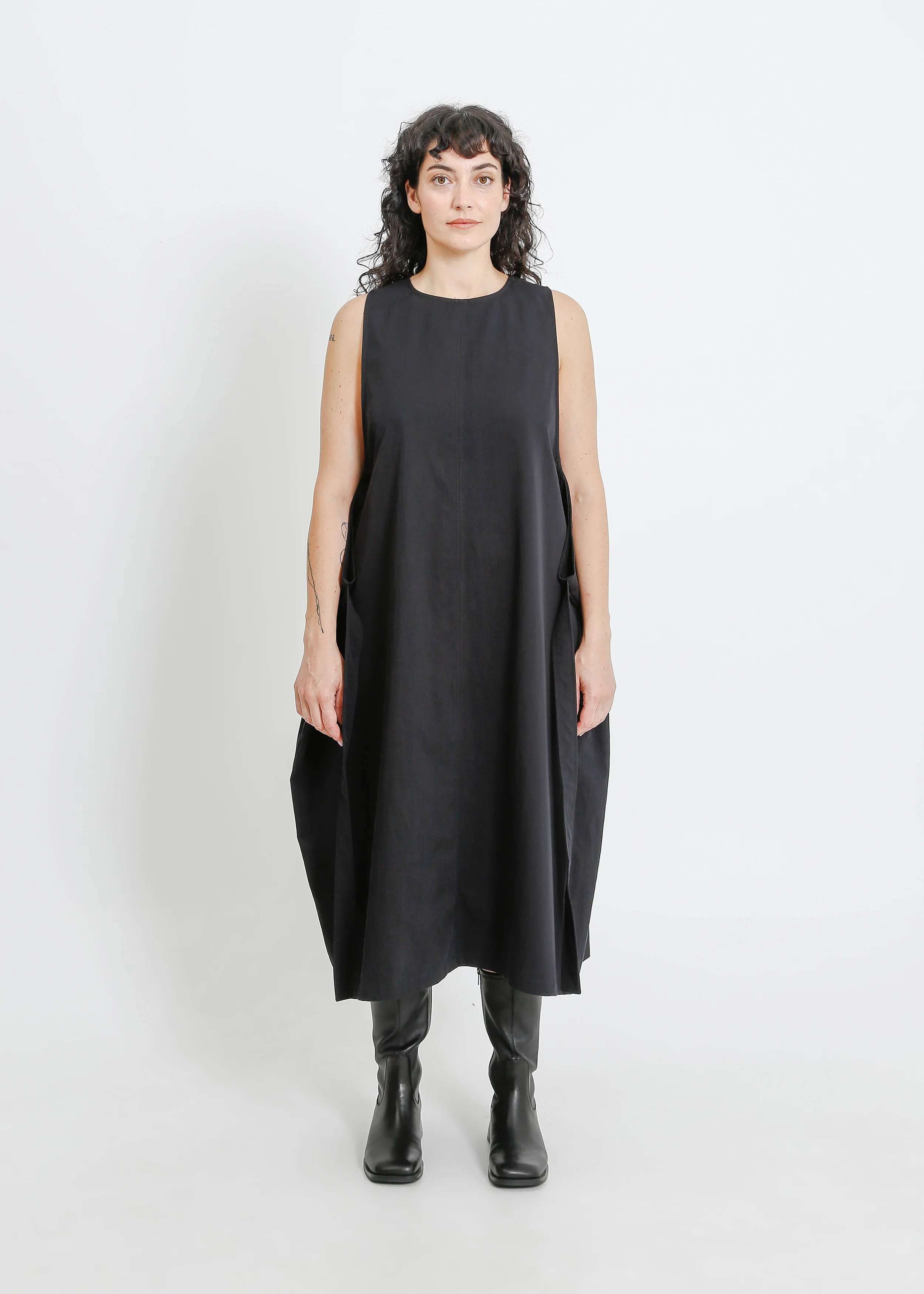 Archer Pinafore / Black - Image 6