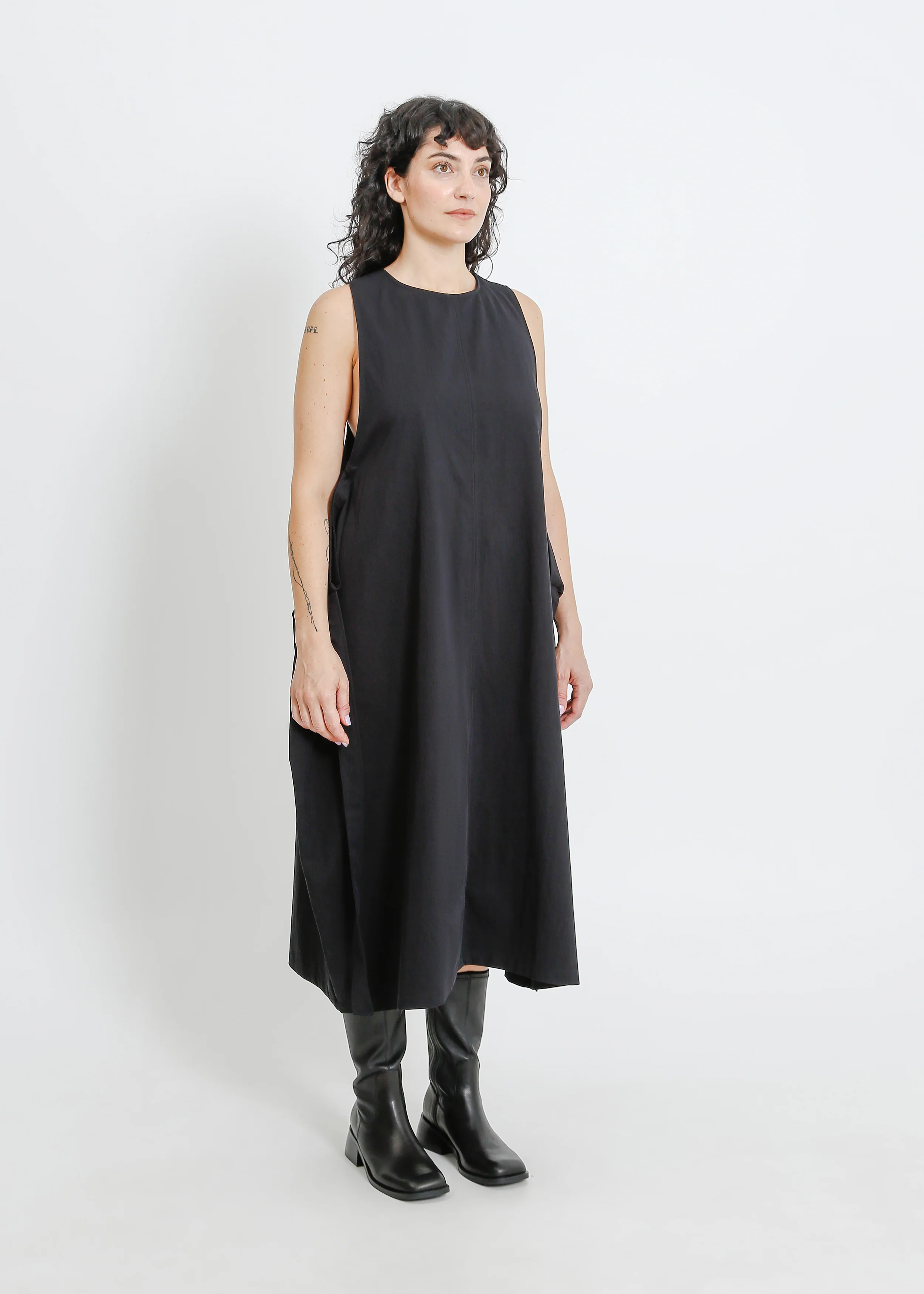 Archer Pinafore / Black - Image 9