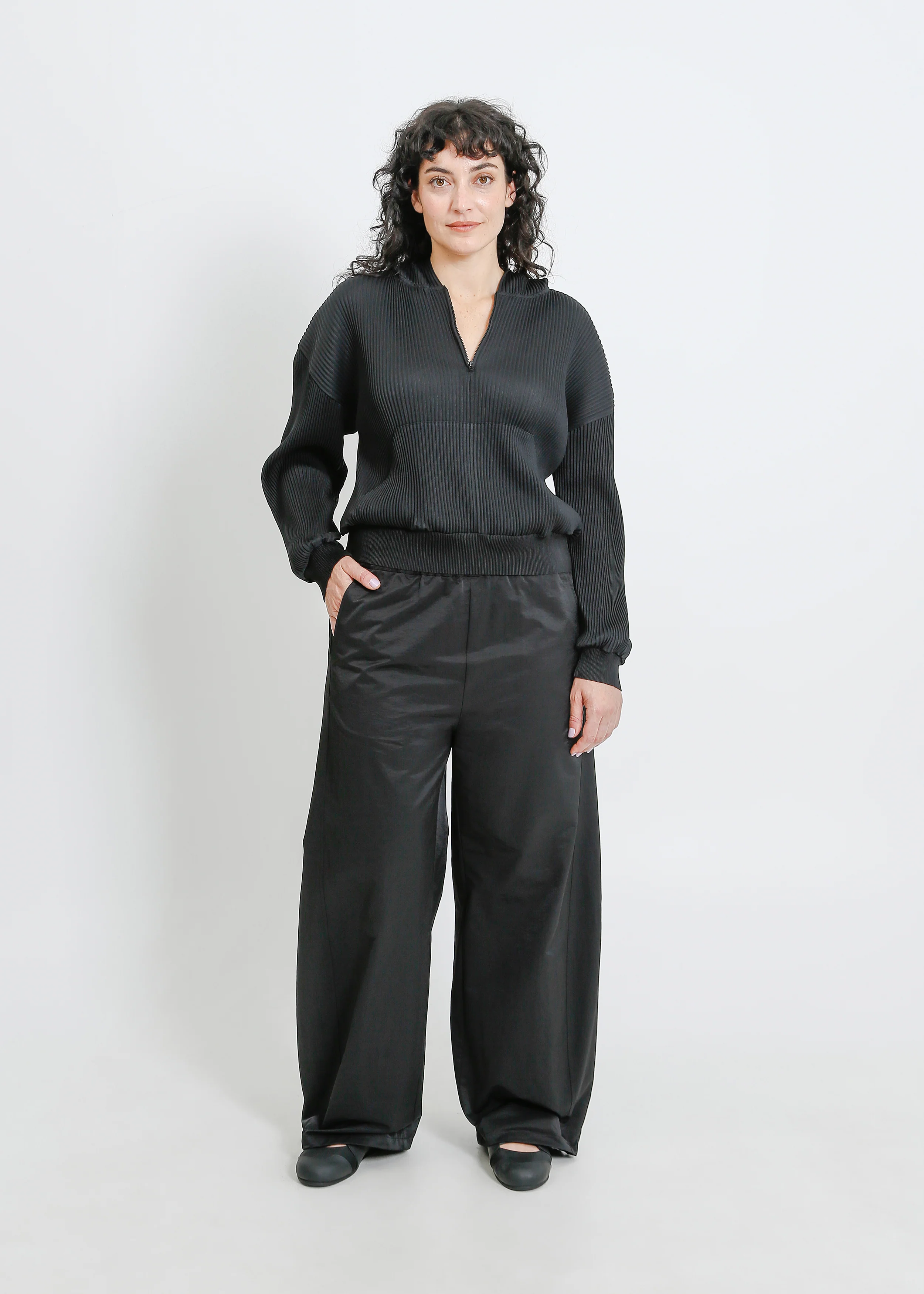 Taran Pleat Hoodie / Black - Image 10