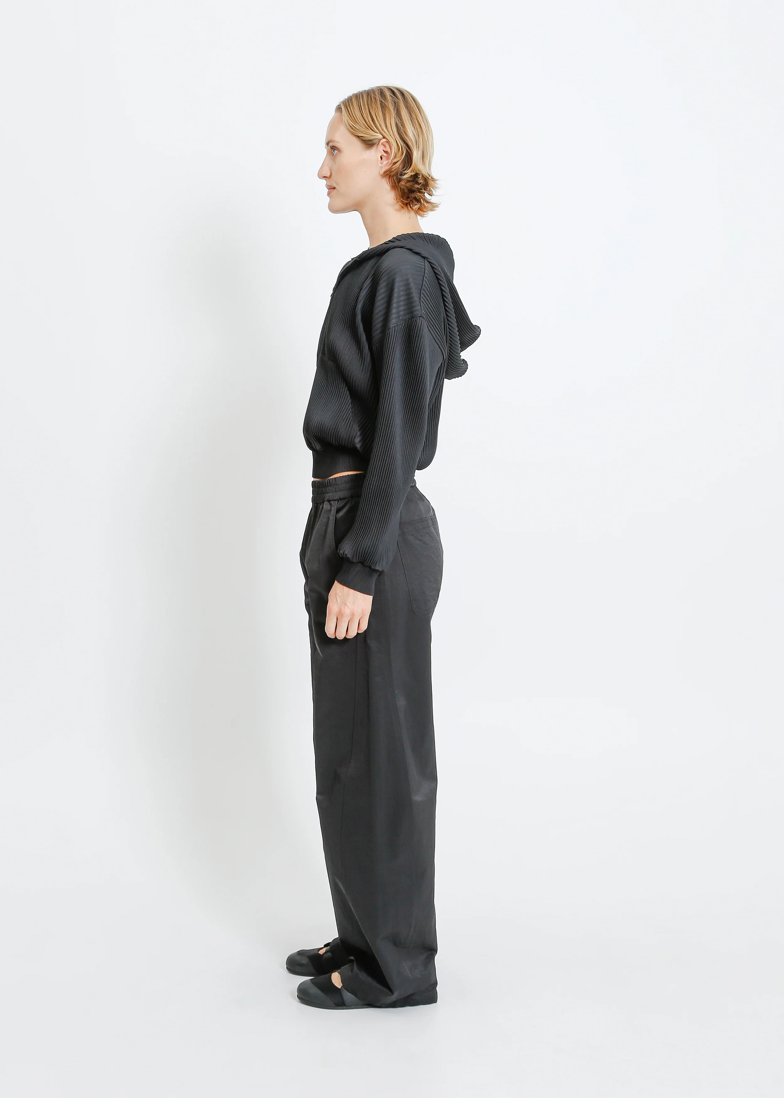 Taran Pleat Hoodie / Black - Image 3