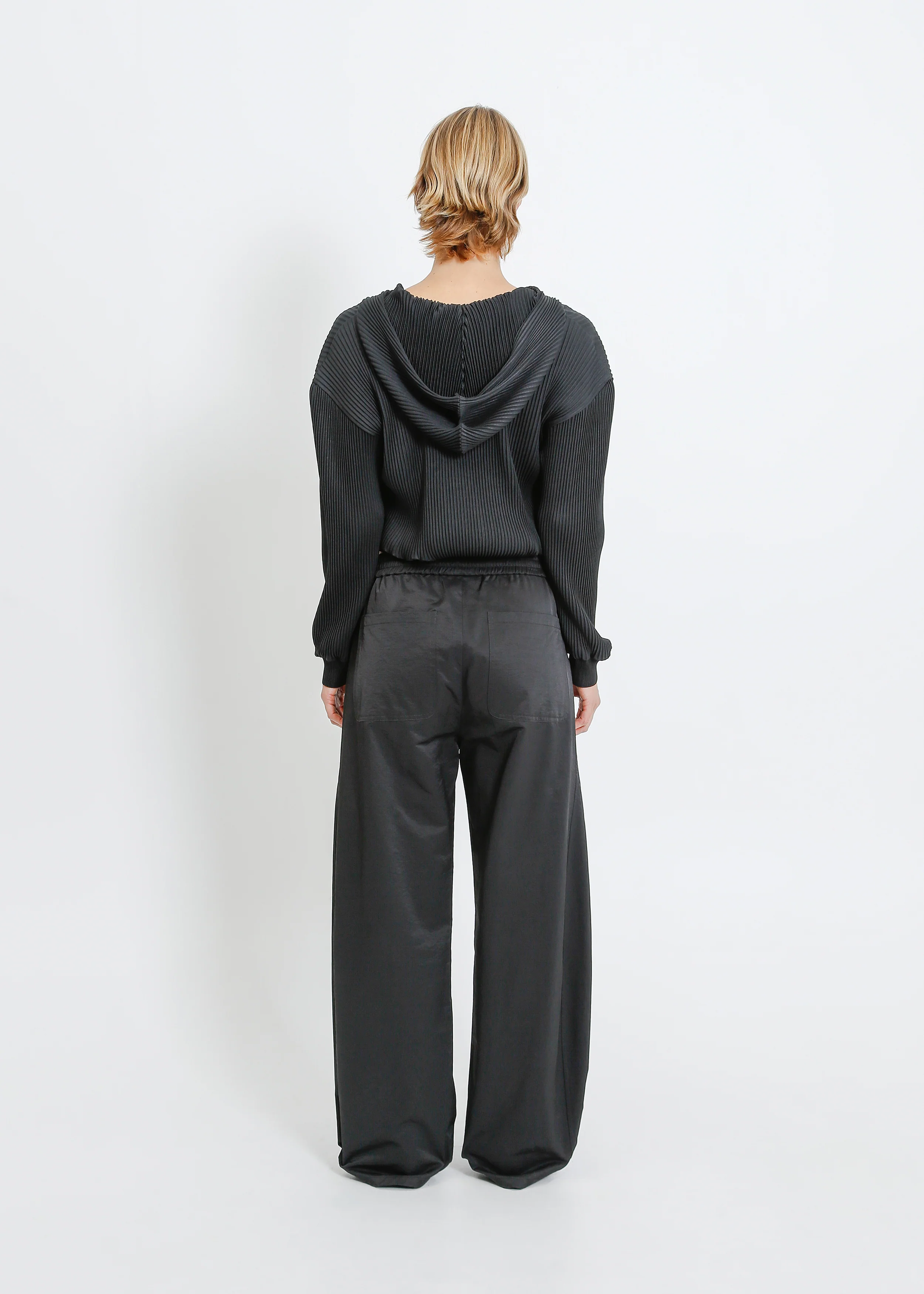 Taran Pleat Hoodie / Black - Image 4