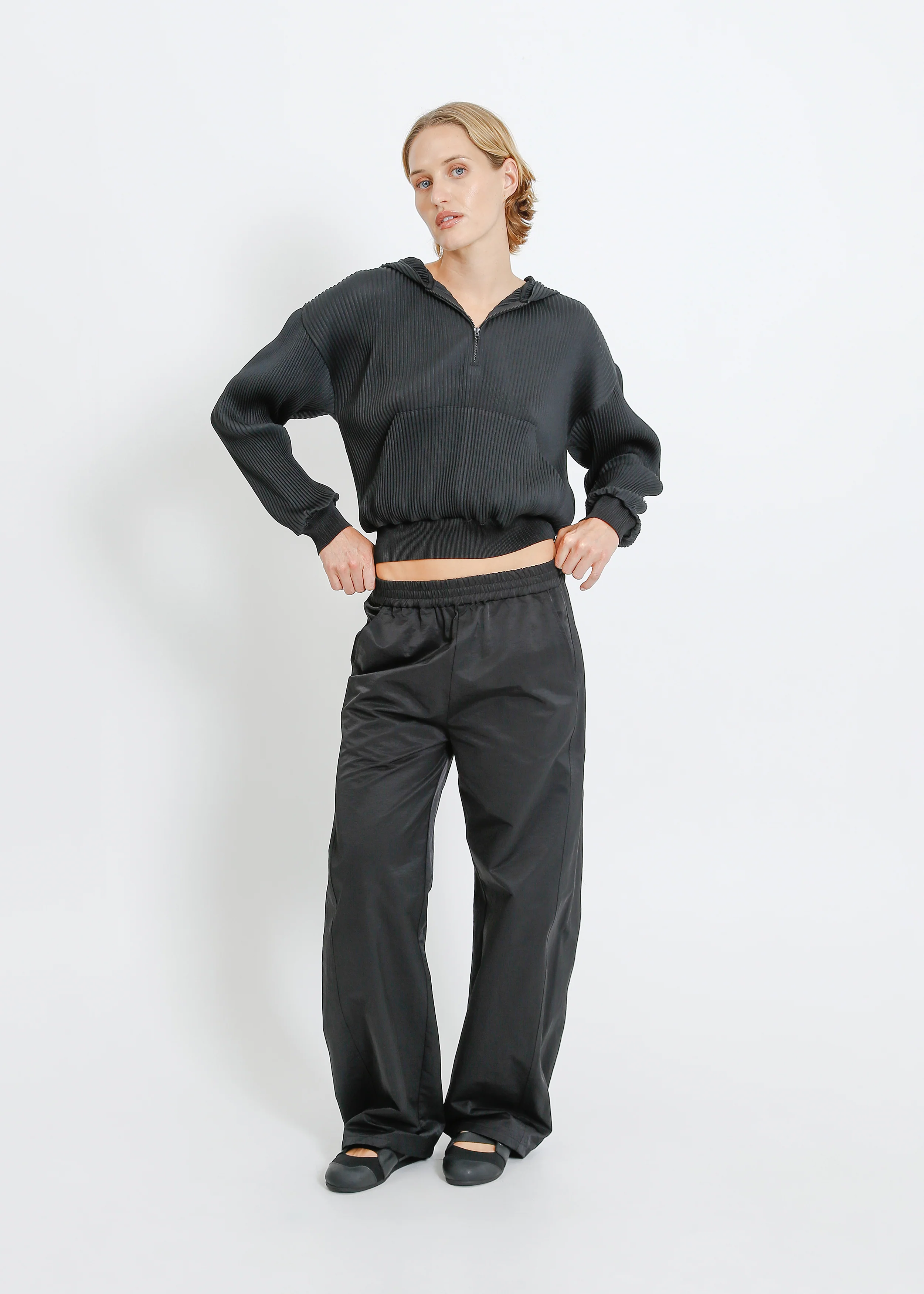 Taran Pleat Hoodie / Black - Image 5
