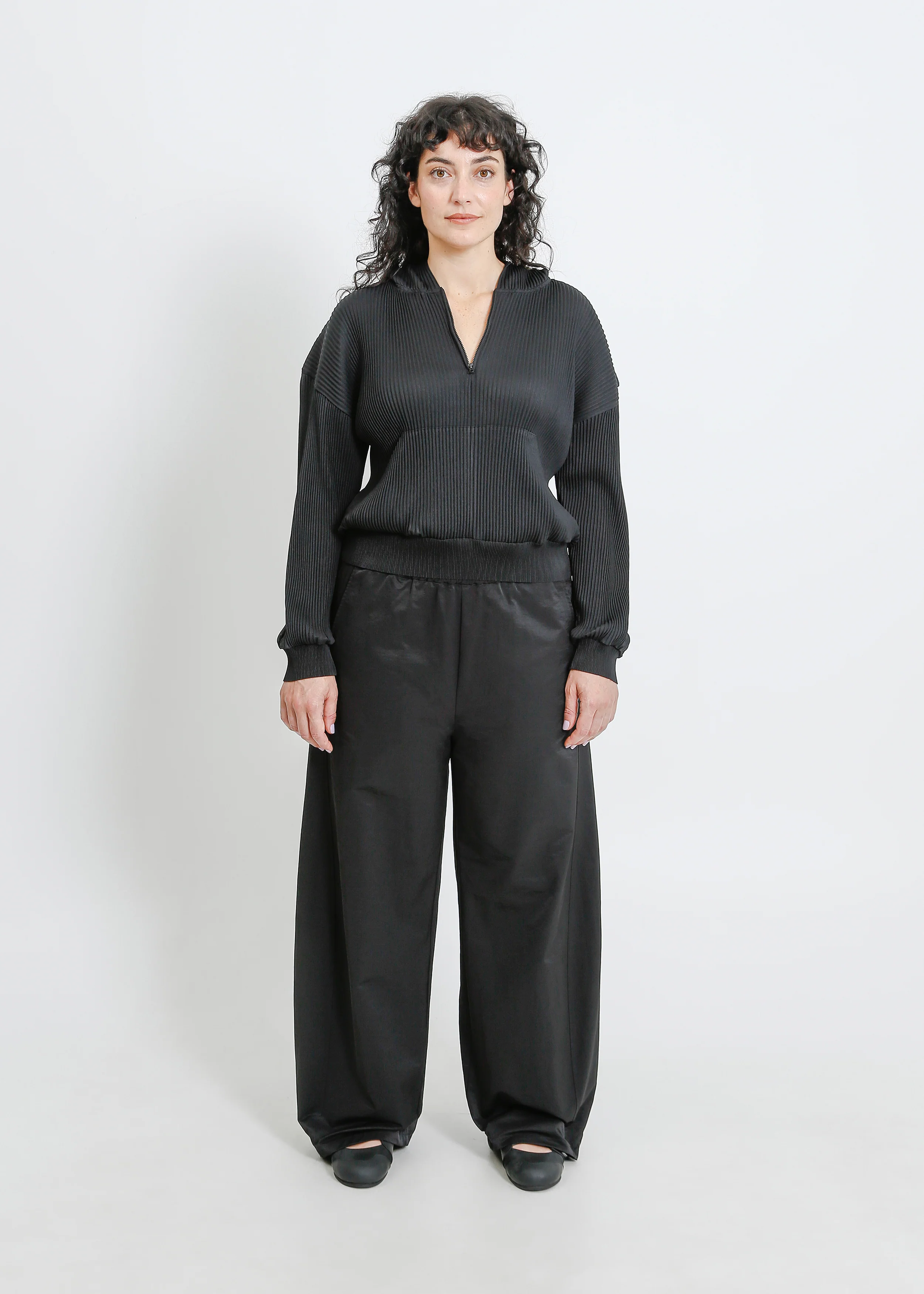 Taran Pleat Hoodie / Black - Image 6