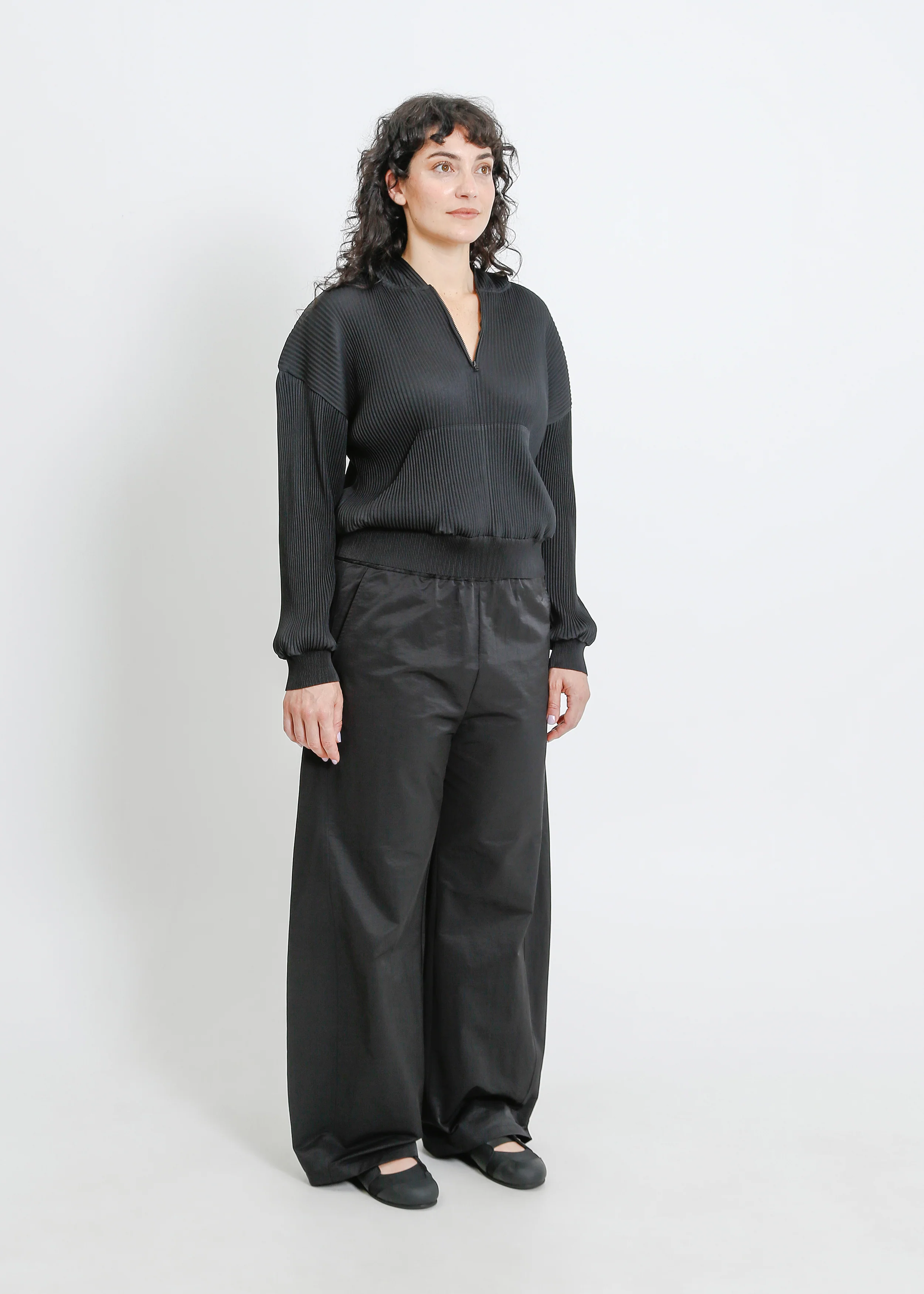 Taran Pleat Hoodie / Black - Image 7